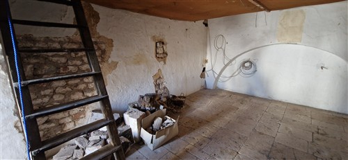 Indipendente, Parzialmente Ristrutturato, con Locale